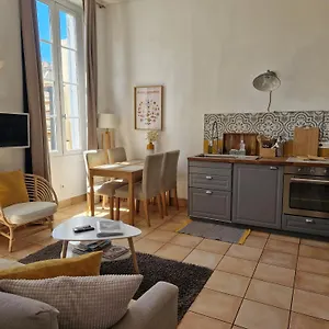 https://superbe-2-pieces-avec-grande-terrasse-classe.fr-provencehotel.com